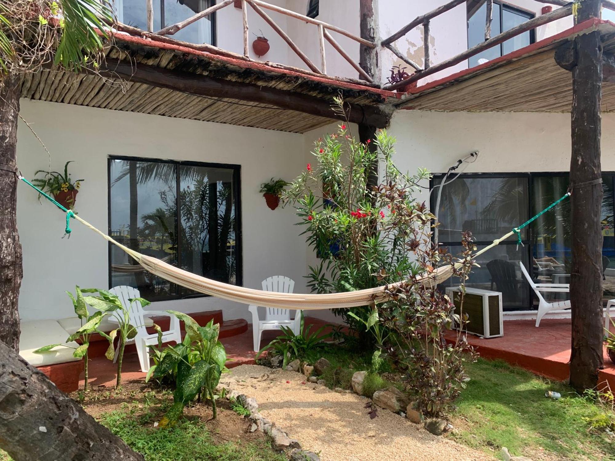 Casa Caribe Cancún Kültér fotó A hammock in a hotel in San Juan del Sur, Nicaragua